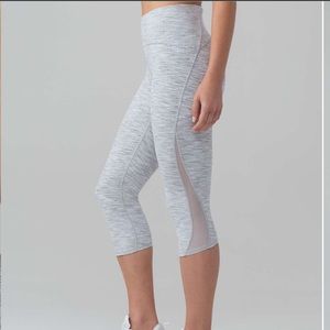 Lululemon Train Times Crop (17") Wee Are From Space Ice Grey Alpine White size 4